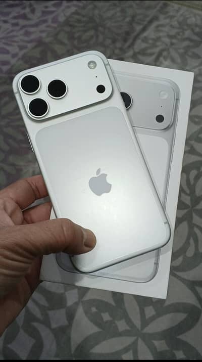 I phone 17 pro max . Non Pta . factory unlock . 256 Gb