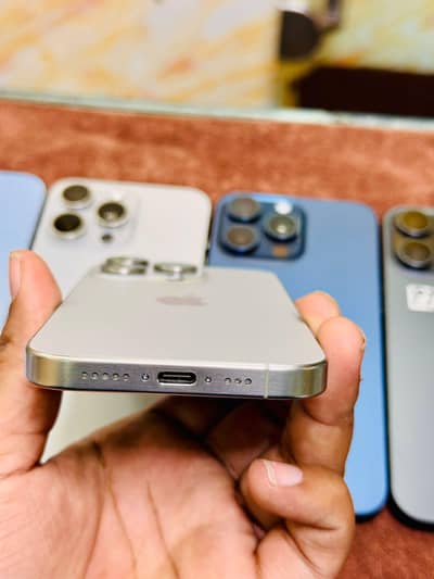 I phone mix stock Pta  condition 10 by 10