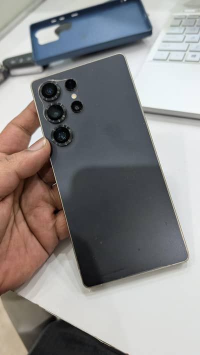 Samsung Galaxy S25 Ultra - Sim locked-  12/256