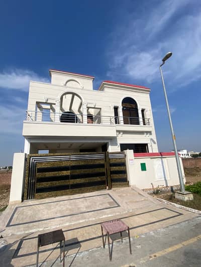 I SELL 8MARLA HOUSE IN PHASE 2 BAHRIA ORCHARD LAHORE