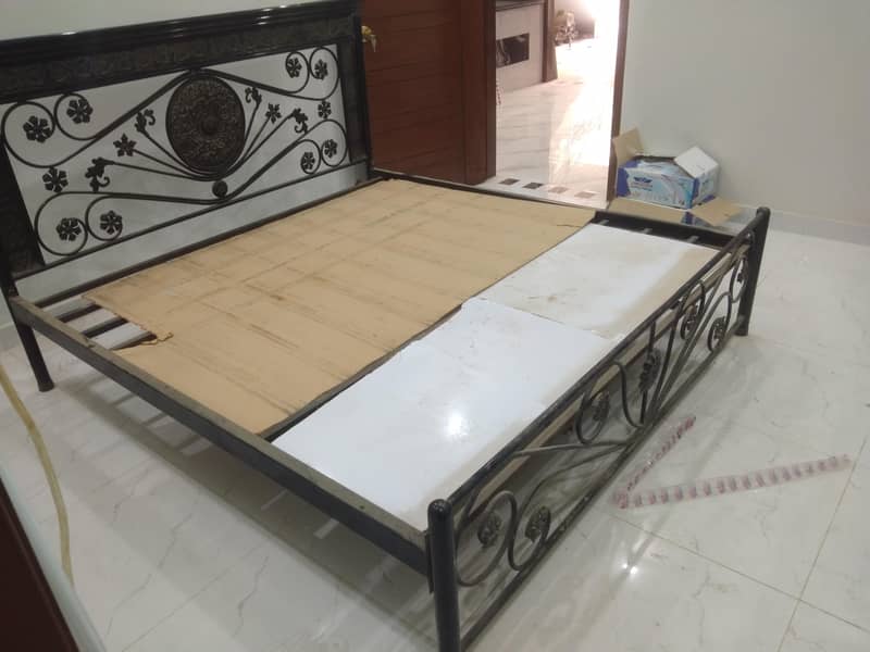 iron bed 1