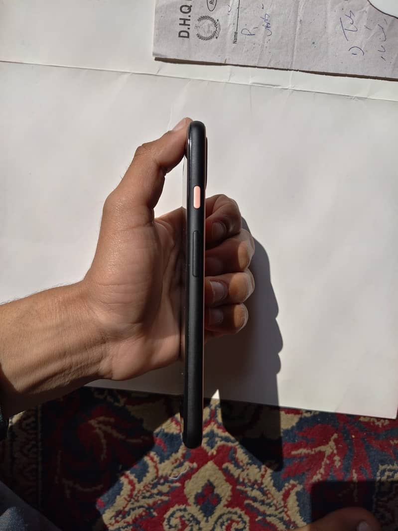 Google Pixel 4 3