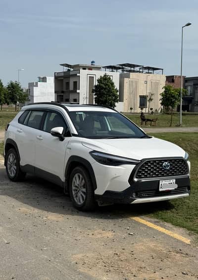 Toyota Cross Hybrid Full Option