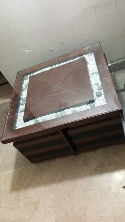 Center Table with 4 toolls