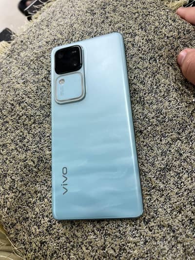 VIVO V30