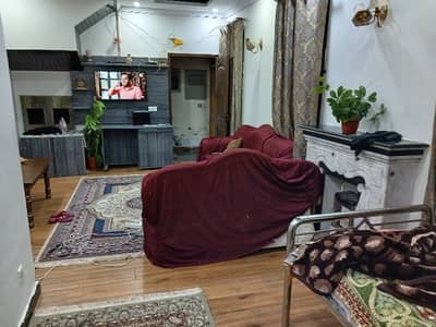 5 MARLA LOWER PORTION NEAR UMT ALL FACALITIES AVALIABLE E. T. C