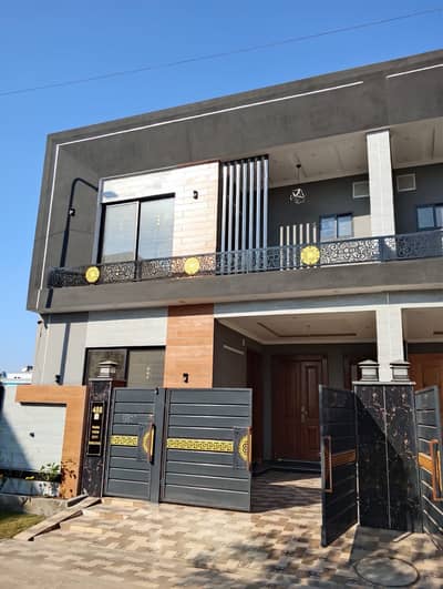 5 MARLA BRAND NEW FOR SALE EXECUTIVE BLOCK HOOT LOCTION