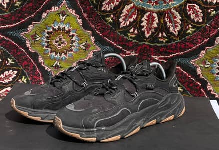 Represented by Rekix FILA Wave Low-Top Shoes 'Black'