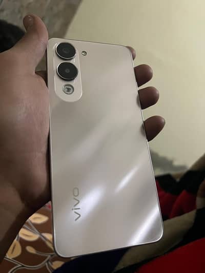 vivo y04 with box