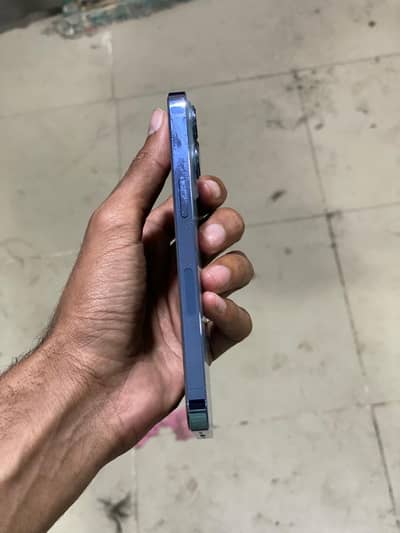 I phone 13 pro JV Condition 10/10 back broke health 100 / memory 128GB