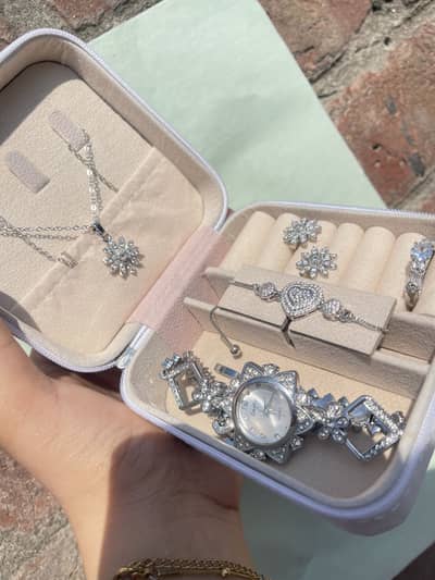 Jewellery box with silver jewellery and analogue watch urgent sale