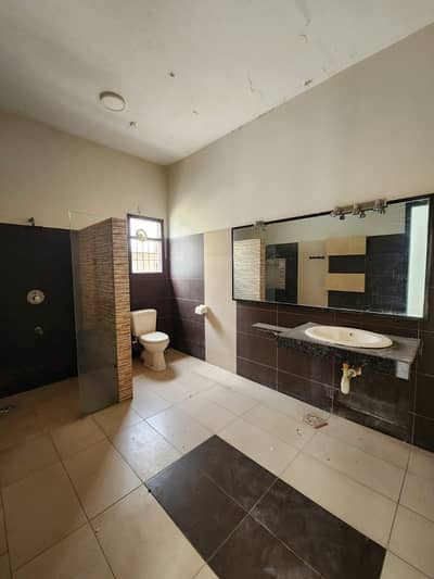 Fair-Priced 900 Square Yards House Available In DHA Phase 5