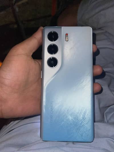Tecno camon 40 pro