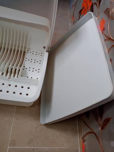 Dish Drying Rack with Lid&Tray  As New. Negotiable price