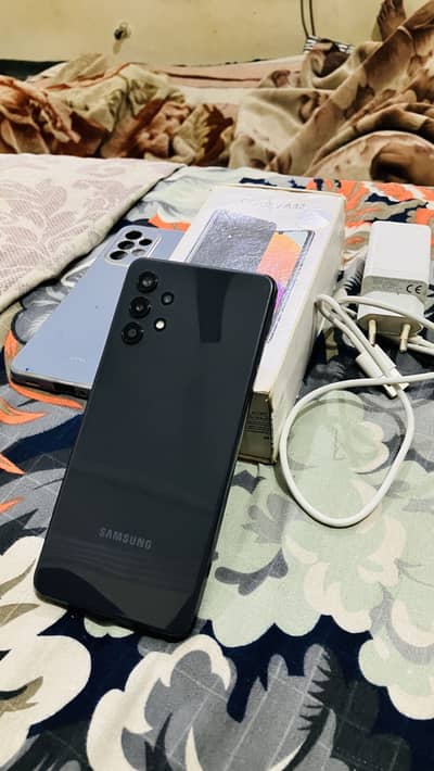 Samsung galaxy a32 with completed box charger 6/128