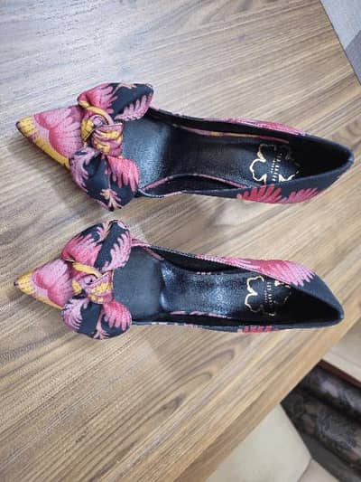 Ted Baker women's Rayanne pointed toe vintage  Floral print heels