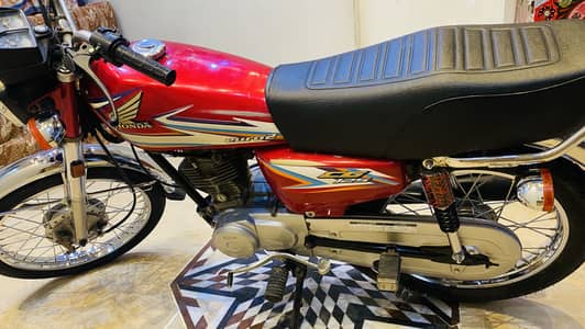 Bike all ok all parts new nd condition 10/10 engn sound just like 2024