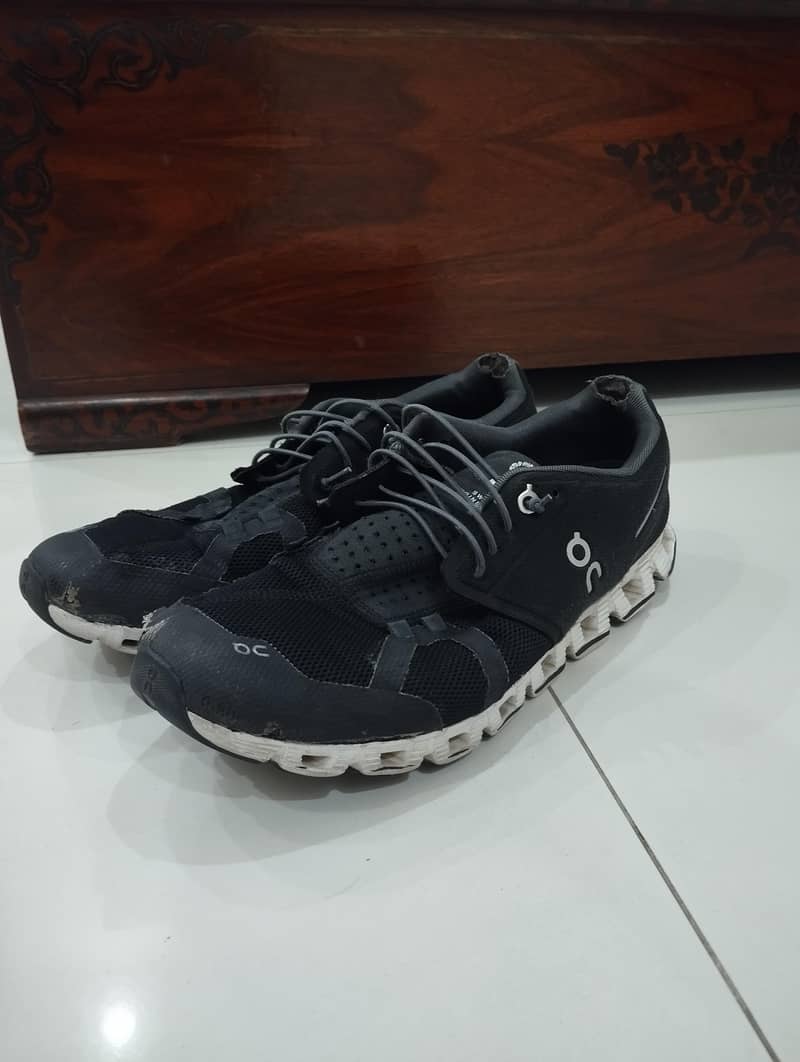 ON CLOUD RUNNING SHOES 1