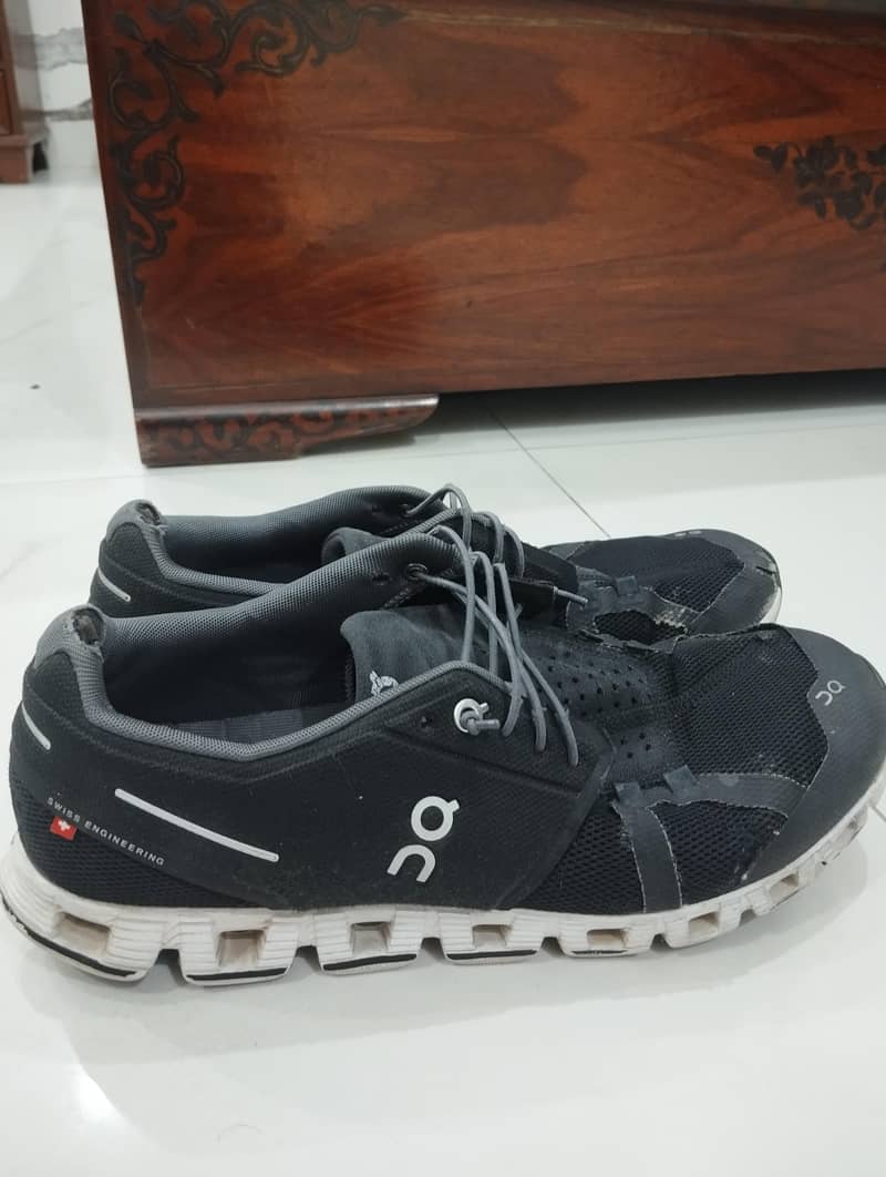ON CLOUD RUNNING SHOES 3