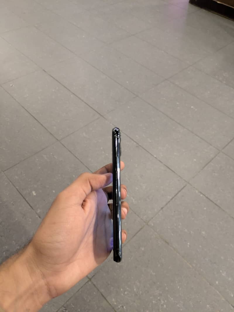 iPhone 11 Pro 4