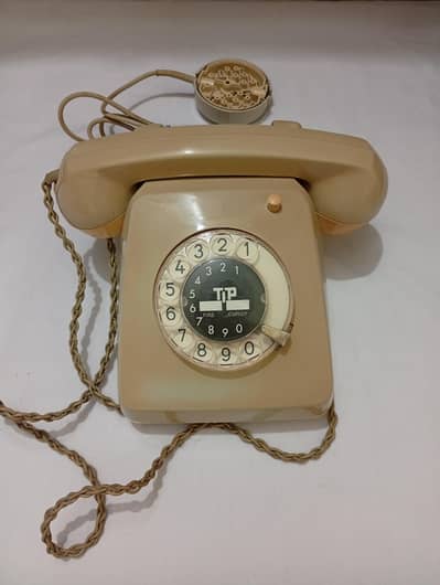 Classic Vintage Rotary Telephone – Retro / Antique Style