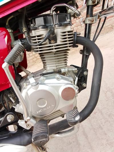 Honda 125 model 24 lush condition finally price urgent sale