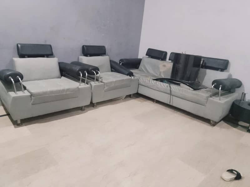 SOFA SET WITH TABLE 0