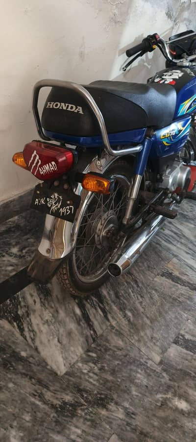 Only one handed used