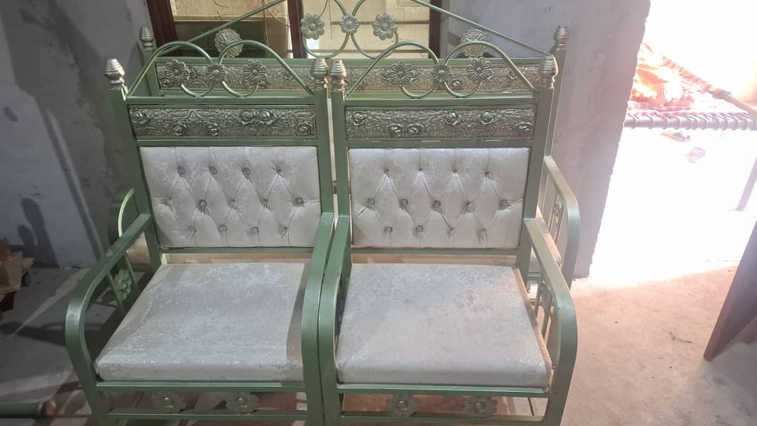 لوہے کا مضبوط 5 سیٹر صوفہ سیٹ بمعہ شیشے والی میز 0