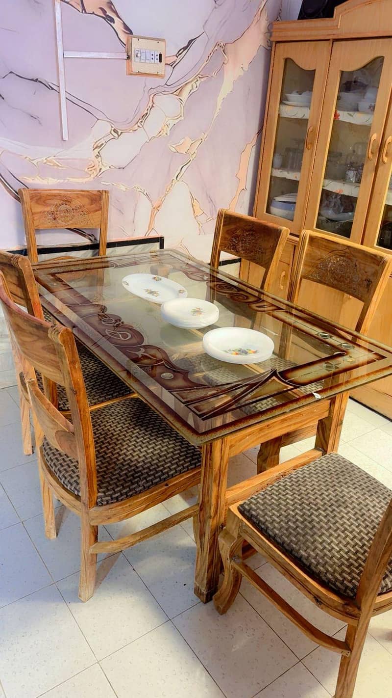 dining table & chairs 0