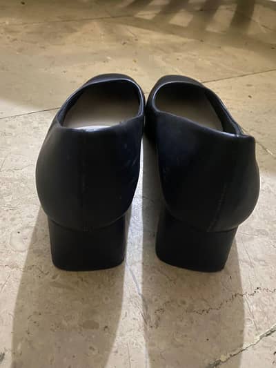 women heel court shors imported  urgent sale