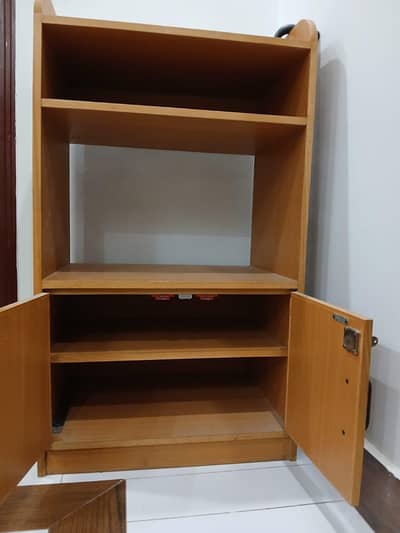 Microwave oven cabinet