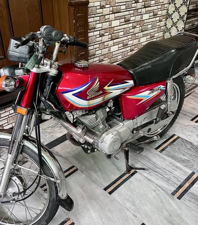 Honda CG-125 Standout Look Well Maintained