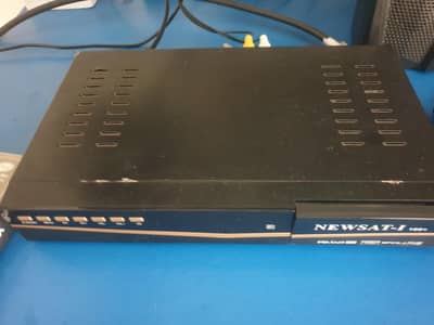 NeoSat receiver  with 2 dishes and 3 LNBs