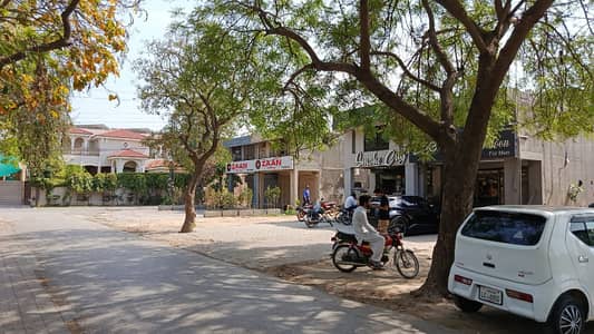 2 MARLA SECTOR SHOP RENTAL INCOME 85000/-FACING PARK NEAR LUMS