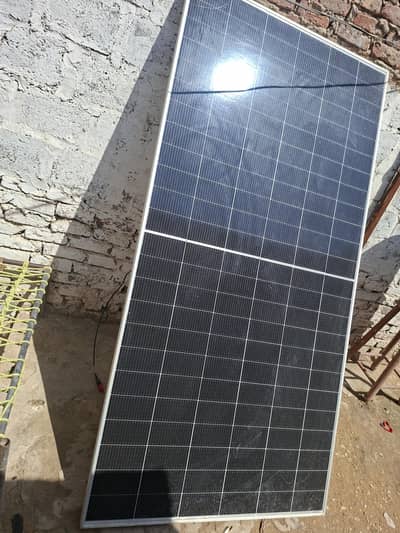 585 volt solar plate