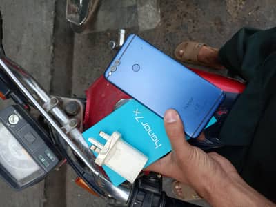 hono 7 x. 4 64 GB with complete original charger box all ok