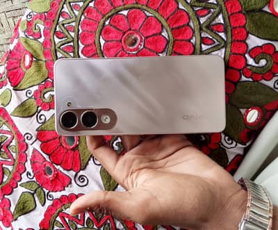 Vivo Y04 4GB/128GB Full Box – Excellent Condition – PTA Approved