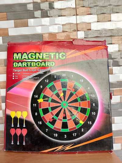 MAGNETIC DART BOARD GAME