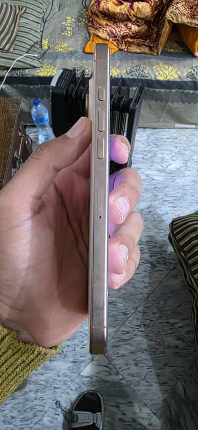 iphone 16 pro max gold