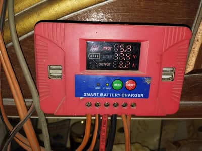 Solar Smart Battery Charger 12V/24V | USB Ports | Good Condition