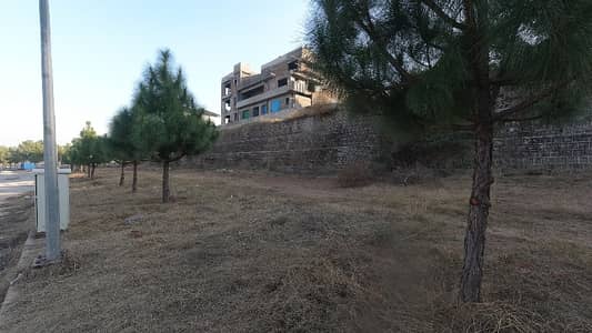 5.33 Marla Boulevard Commercial Plot For Sale