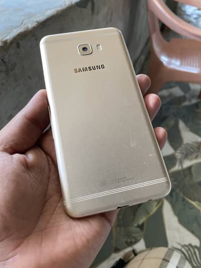 Sumsung c7 pro 4gb ram 64 gb storage
