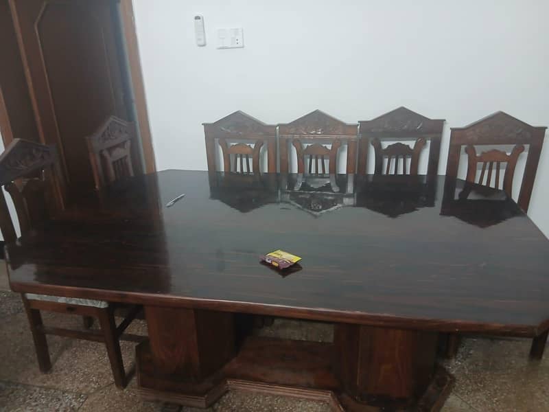 Dining table 0