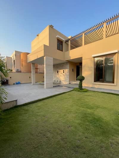 Avail Yourself A Great 1000 Square Yards House In DHA Phase 7