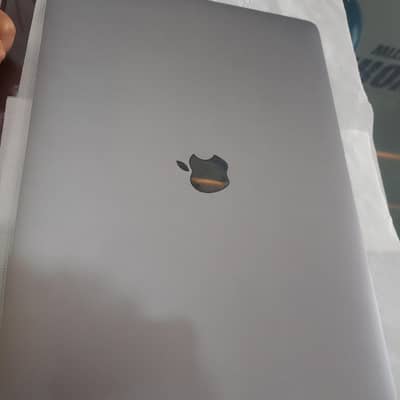 macbook pro 2018 15 inch 32 gb ram i9 512gb