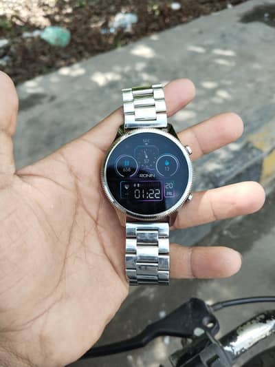 brand new ronin watch white color 10/10 condition daba pack with charg