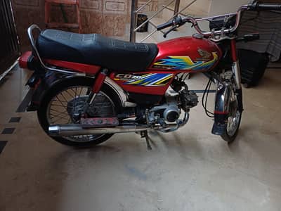 Honda CD 70 lush condition achi bike ha