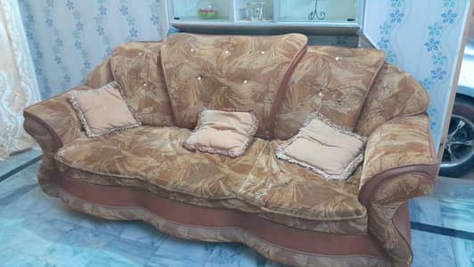 5 seater sofa set brown color 9 by 10 condition