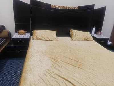 Bed with 2 side table